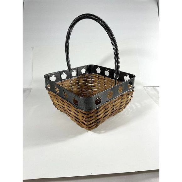 Unbranded Other - Vintage straw basket with metal detail bungee handles & Apple shape punch out